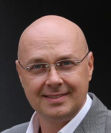 Юлиан Макаров